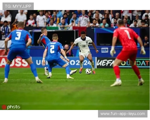 德国年轻锋线爆发！世预赛连胜止不住